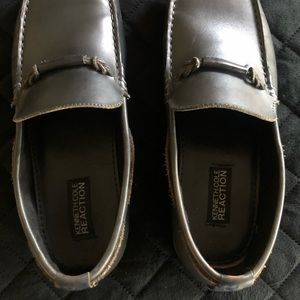 Kenneth Cole Reaction black sliders